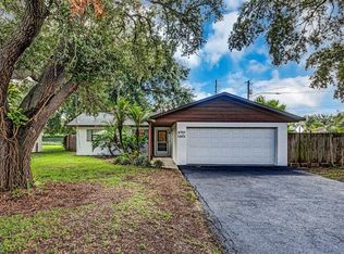1402 CRYSTAL COURT, TAVARES, FL 32778