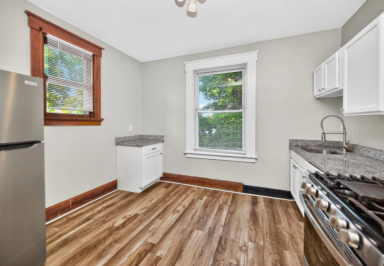 4 bed, 2.0 bath, 1014 sqft, $3,295 — Photo 3