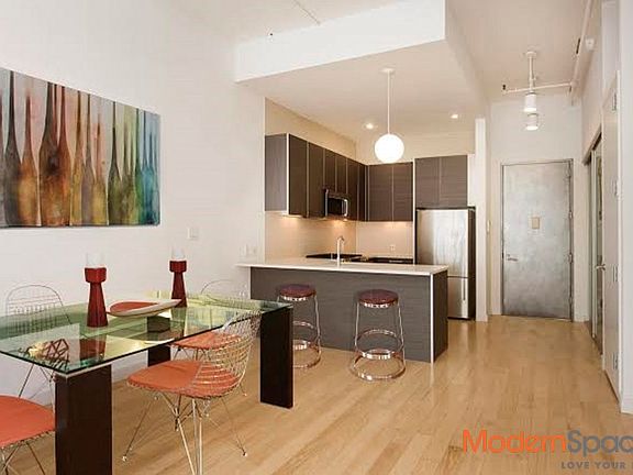 4th image of 1055 47th Ave #C1