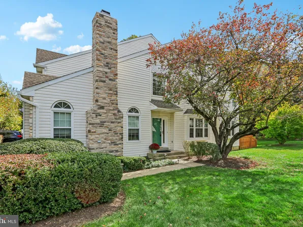 529 Aspen Woods Dr #106, Morrisville, PA 19067