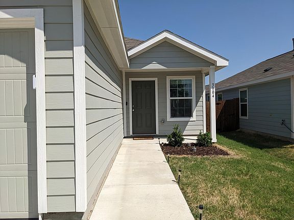 2nd image of 3104 Coyote Way