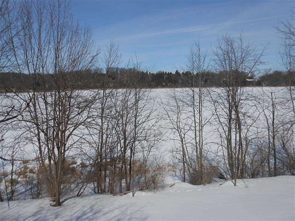 4th image of W6936 W Lake Shore Dr