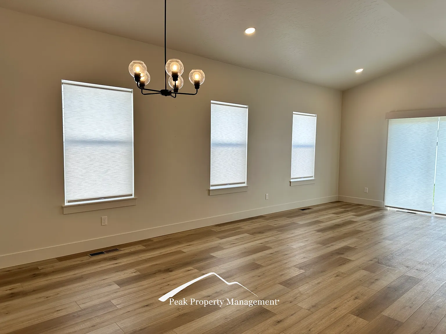 4 bed, 1739 sqft, $2,200 — Photo 2
