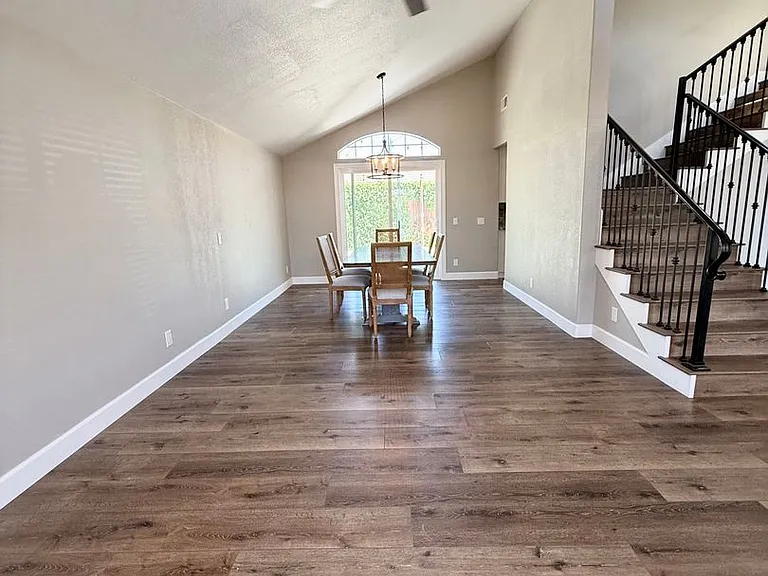 1019 Nanette Ln — Photo 9