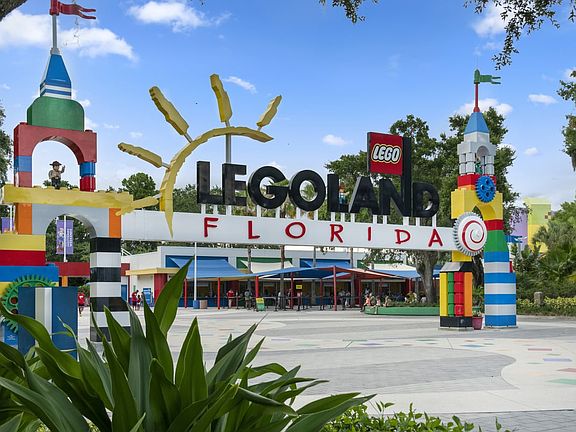 Short drive to LEGOLAND R