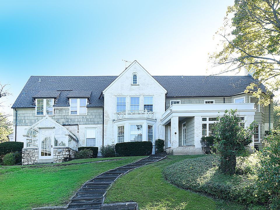 2nd image of 534 Pinewood Dr