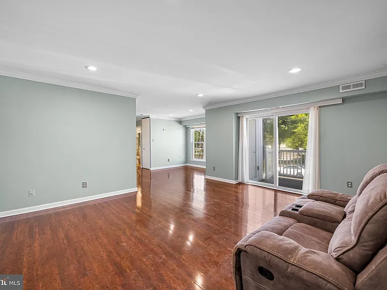 275 Green St #4A6 — Photo 4