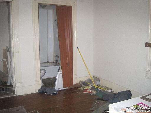 2nd image of 321 Jackson St