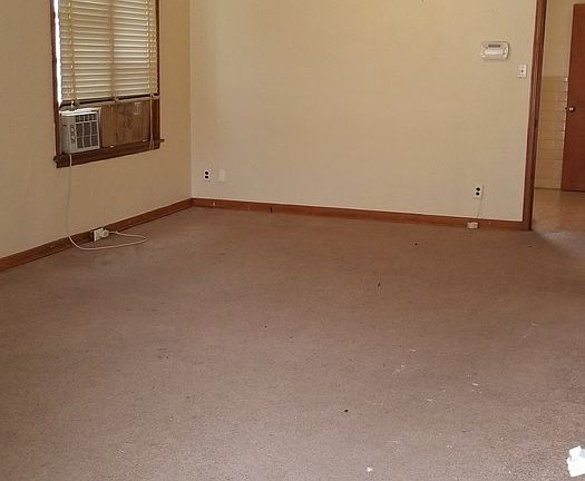 2nd image of 4022 N Hanley Rd