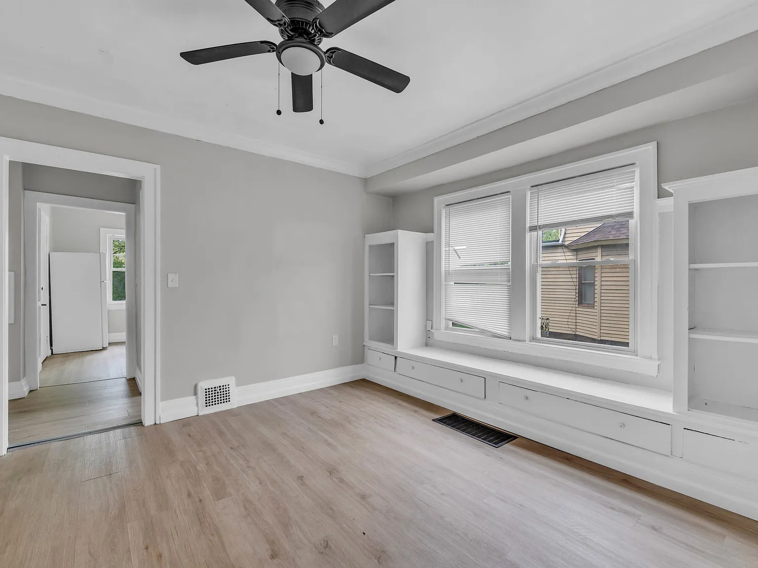 3 bed, $1,400 — Photo 3