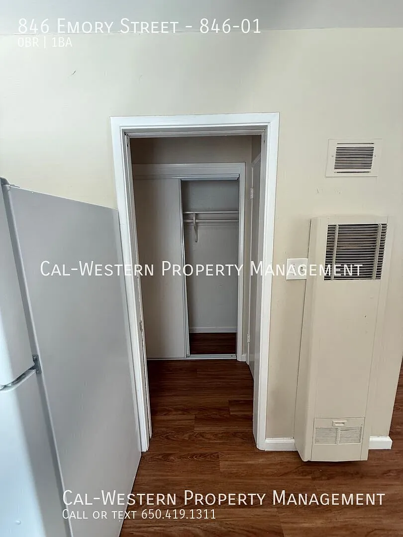 Downstairs Well Maintained Rose Garden Studio - The Alameda & Emory — Photo 4
