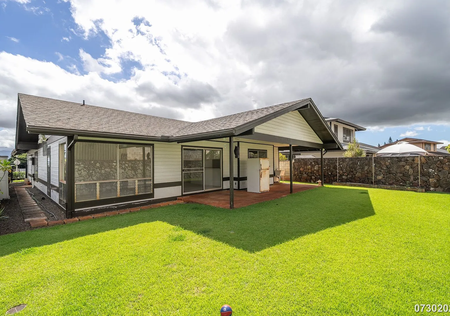 3BR/2BA/2Car Garage/Huge driveway/Privacy fence in Mililani — Photo 1