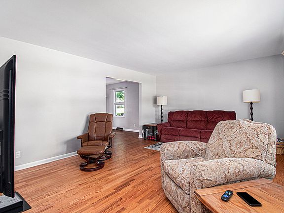 5th image of 806 Nieb St