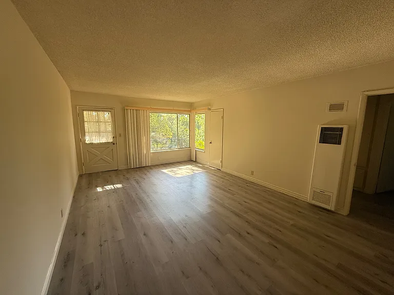 439 Mariposa Ave #6 — Photo 7