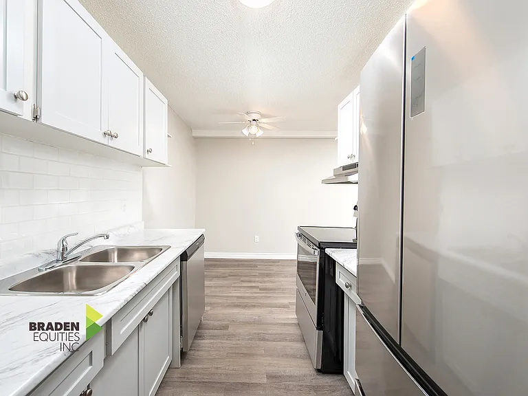 1602 Sherwood Dr — Photo 3
