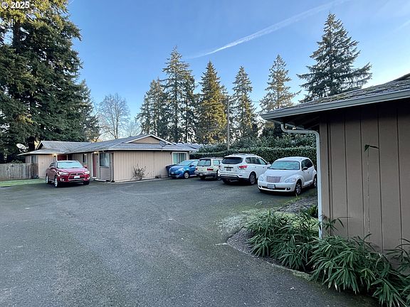 5th image of 3208 E 18th St
