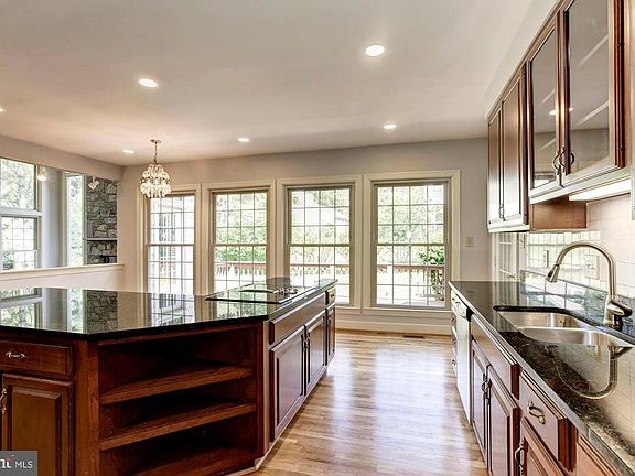4th image of 11137 Willowbrook Dr
