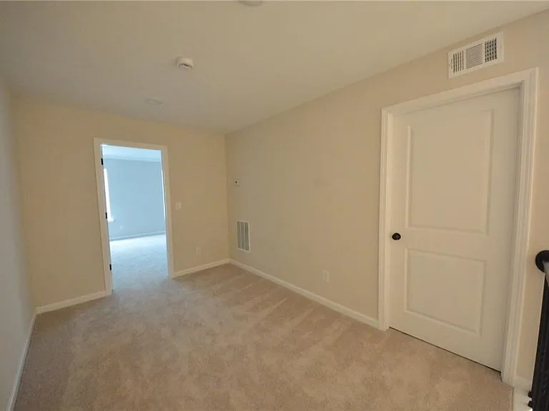 1147 Lucan Ln — Photo 18