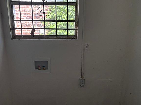 3rd image of 2081 BALDWIN Street