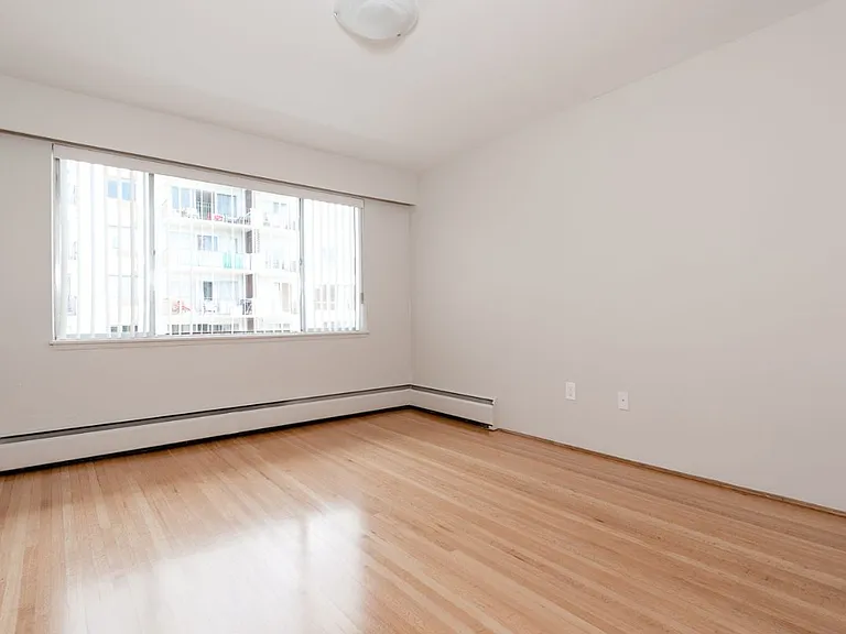 1665 Duchess Ave — Photo 7