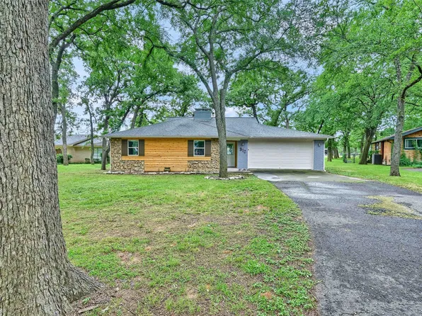 912 Kiowa Dr W, Lake Kiowa, TX 76240