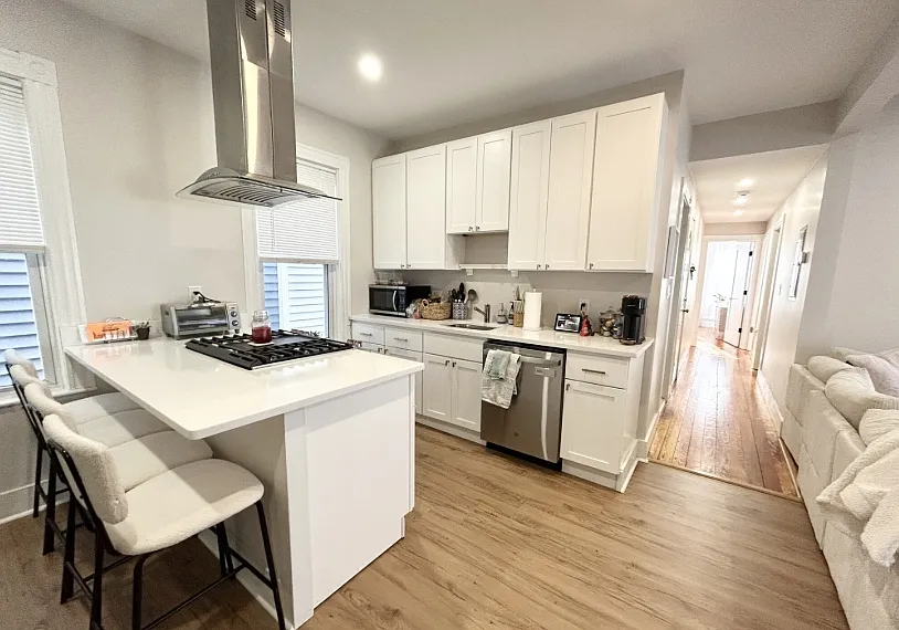 4 bed, 1.5 bath, 1245 sqft, $6,150 — Photo 2