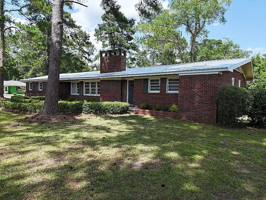 3 bed, 1382 sqft, $2,095 — Photo 2