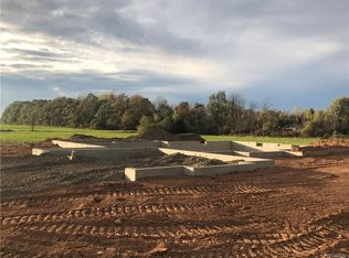 5038 Hollenbeck Rd, Lockport, NY 14094