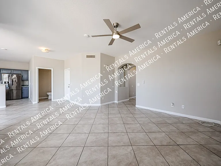 3825 S 60th Dr — Photo 8
