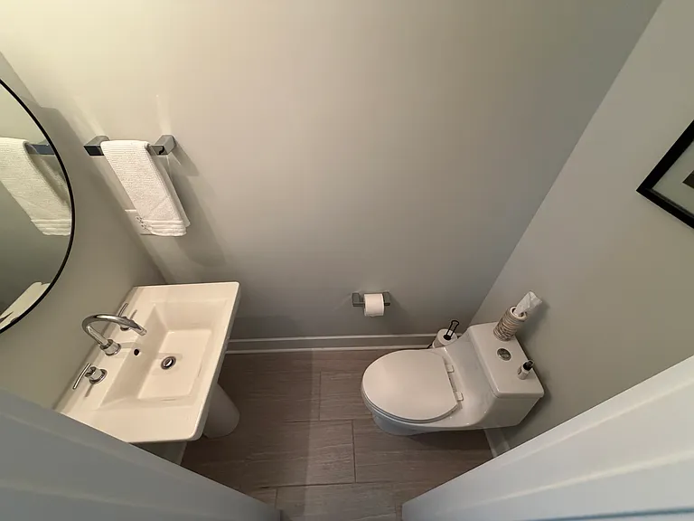1005 Westbrook Dr #B — Photo 16