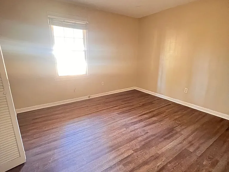 105 Springdale Rd — Photo 12