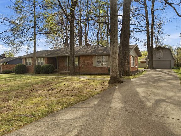 4th image of 1775 Forest Acres Dr