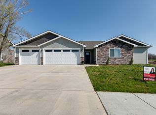 8883 Regina Ln, Manhattan, KS 66502