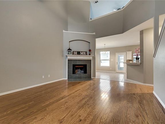 4th image of 10042 Pinecrest Dr