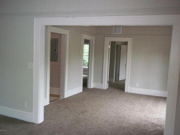 4th image of 52 Cottage Ave