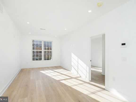2nd image of 2002 Frankford Ave #202