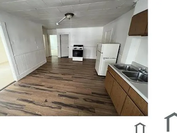 52 Falmouth St, Rumford, ME 04276