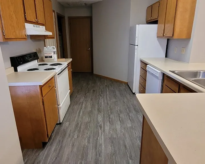 554 College Ave — Photo 2