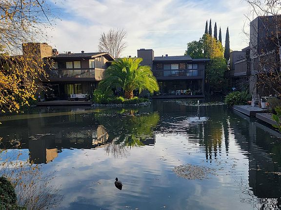 3rd image of 2402 Larkspur Ln APT 262