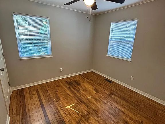 4th image of 995 W Hickory St