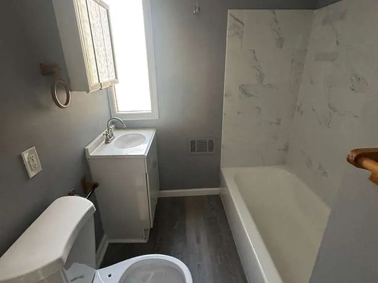 1357 Fairfield Ave — Photo 7