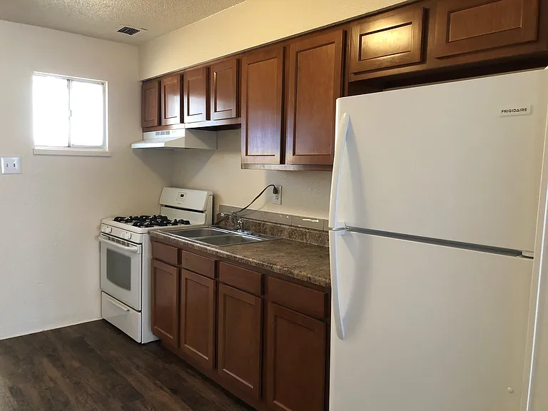 120 Parsifal St NE #C — Photo 3