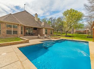 137 N Natural Spring Ln, Azle, TX 76020