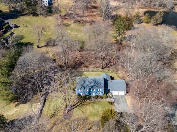 42 Siwanoy Lane, New Canaan, CT 06840