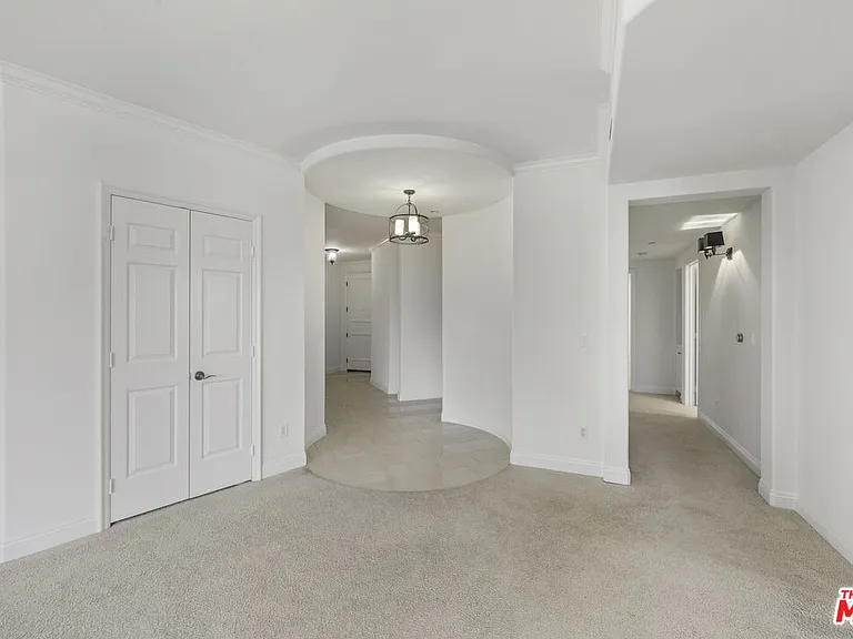 1820 Benecia Ave #402 — Photo 48