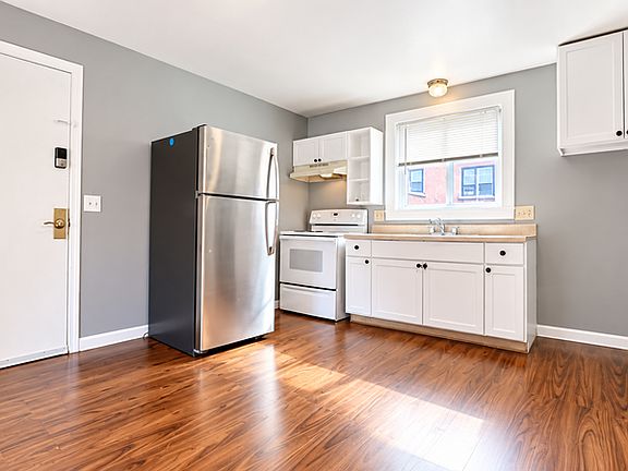 2nd image of 340 Appleton St Unit 4
