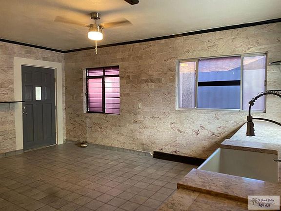 4th image of 3314 Gardenia St