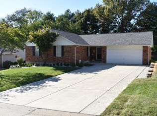 942 Meadowview Ln, Columbia, IL 62236