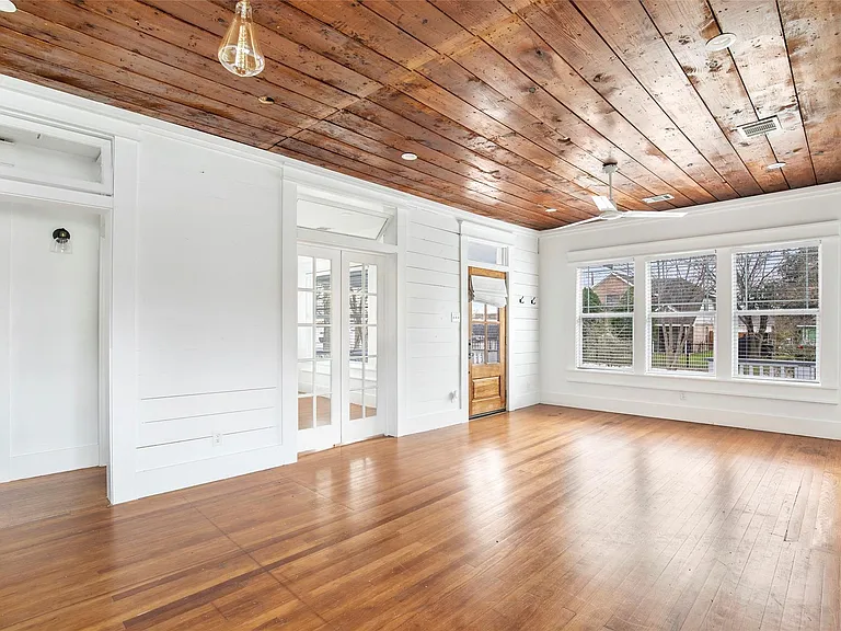 4731 Woodside St — Photo 17