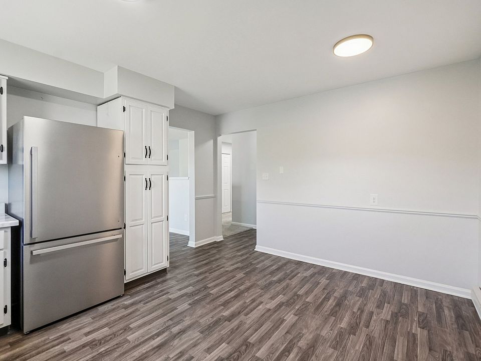 25L (2 Bedroom 1.5 Bath Lakefront)- Kitchen